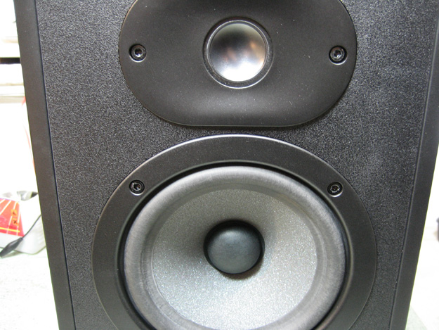 Η μπροστινή όψη ενός Studio monitor FOCAL ALPHA50